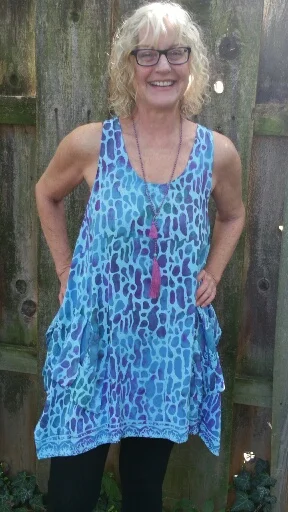 Large rayon tunic with flared sides and 2 puckered pockets in front. $43