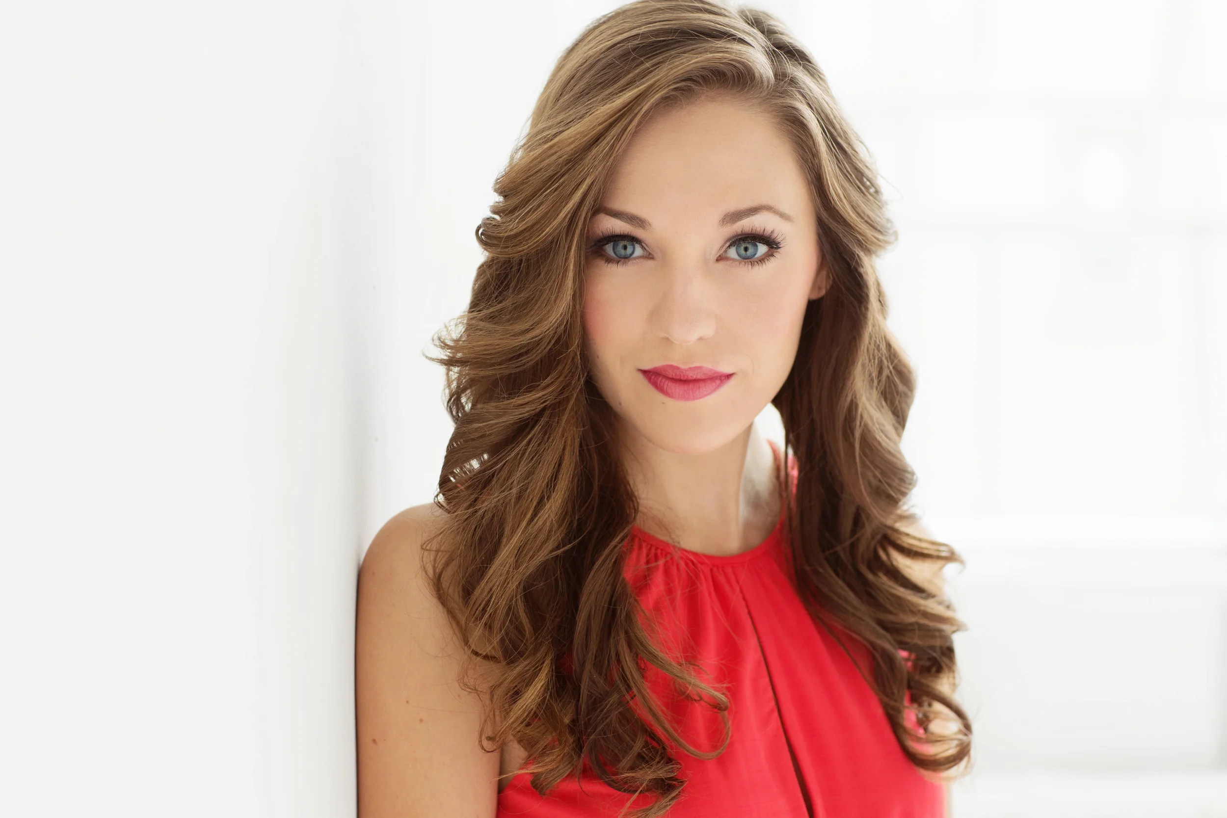 Laura Osnes was last seen on Broadway starring in Rodgers + Hammerstein’s Cinderella (Drama Desk Award; Tony, Outer Critics Circle, and Drama League Award nominations). Other Bway credits include Bonnie and Clyde (Tony Award nomination), Anything Goes (Drama Desk, Outer Critics Circle, and Astaire Award nominations), South Pacific, and Grease. Other New York/Regional credits include the Broadway-bound new musical The Bandstand (Paper Mill Playhouse); The Threepenny Opera (Drama Desk Award nomination; Atlantic Theater Company); Encores! productions of: The Band Wagon, Randy Newman's Faust, and Pipe Dream; The Sound of Music in concert at Carnegie Hall; Carousel (Lyric Opera of Chicago). On television, she has been seen on the CBS series “Elementary”, in the HBO pilot “The Miraculous Year”, Sondheim: The Birthday Concert at Avery Fisher Hall, HBO's documentary Six By Sondheim, and the Kennedy Center Honors salutes to Barbara Cook (2011) and Dustin Hoffman(2012). Her many concerts and cabarets include performing with Michael Feinstein, The Mormon Tabernacle Choir, the NY Philharmonic, the NY Pops, the Boston Pops, and the Pasadena Pops, as well as appearing in such venues as Carnegie Hall, Lincoln Center, The Cafe Carlyle, 54 Below, Birdland, Feinstein's at the Nikko, NJPAC, MN Orchestra Hall, and the Las Vegas Smith Center. In addition to being heard on several cast recordings, Laura has two solo albums, Dream A Little Dream: Live at The Café Carlyle and If I Tell You: The Songs of Maury Yeston.
