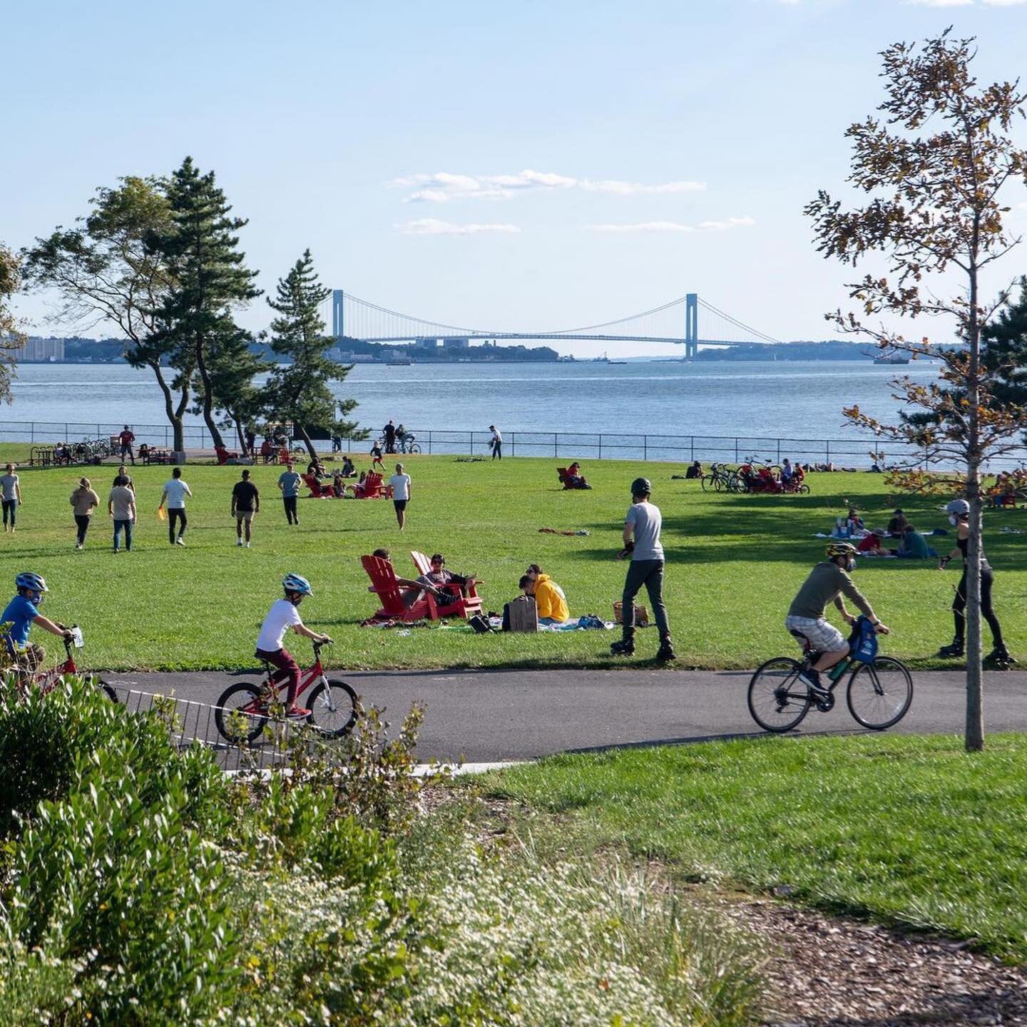 The views alone are worth the ferry ride [plus the 30+ local makers, artists, and small businesses showing off their wares this weekend!]☀️ 
&nbsp;
⛴ Governors Island Pop-up
🗓 May 21+22
🗽 3rd Weekend: May to October 
📍 King Ave // Governors Island