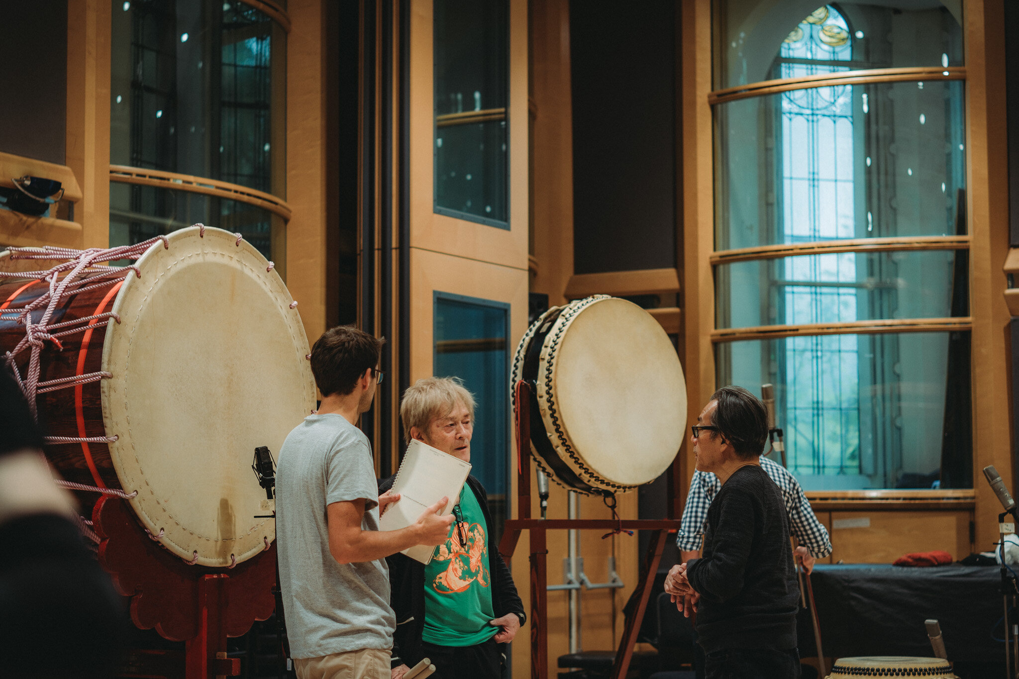  Chad, Joji, and Ume discussing the music 