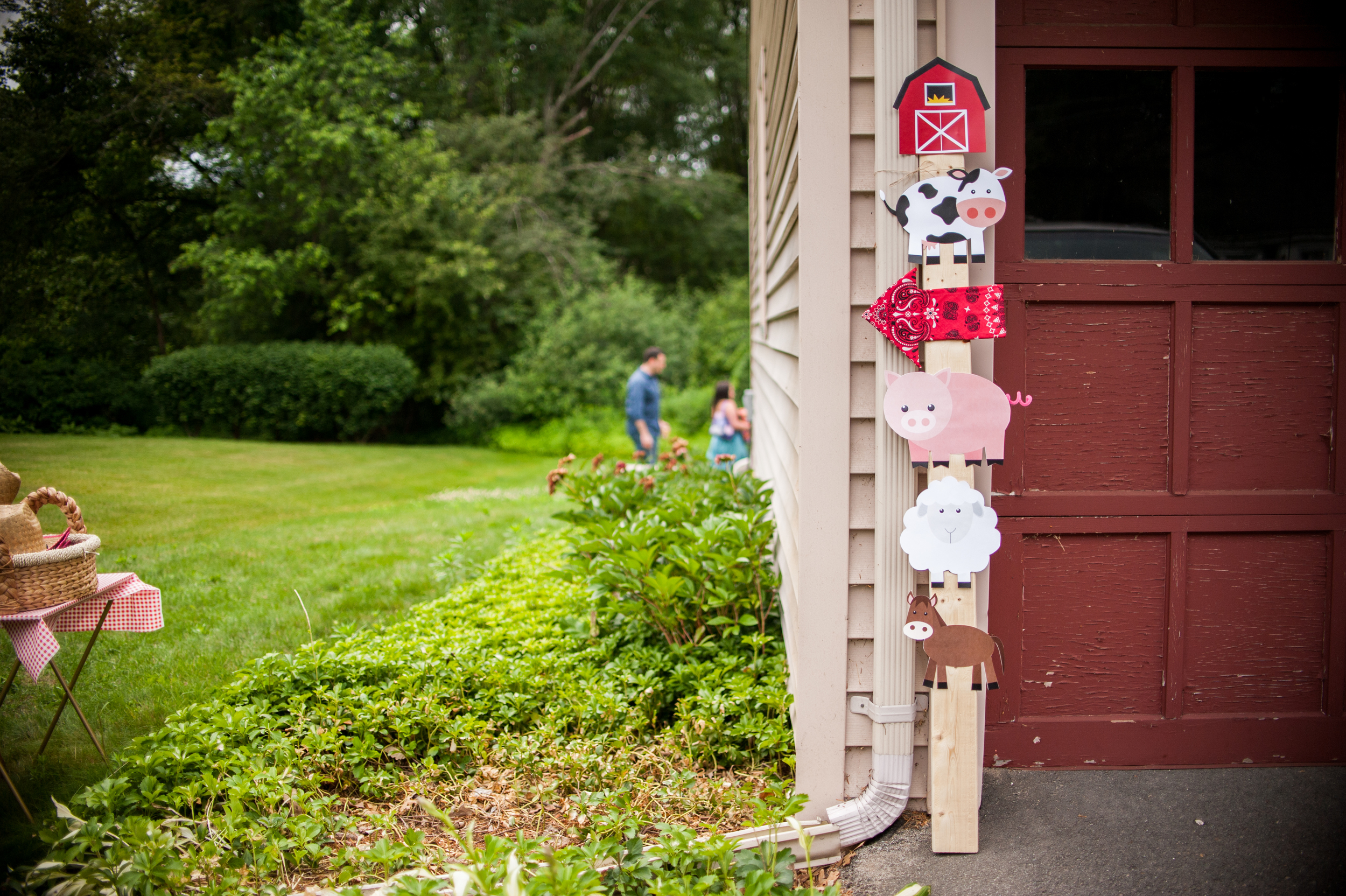 This way to the back yard!
