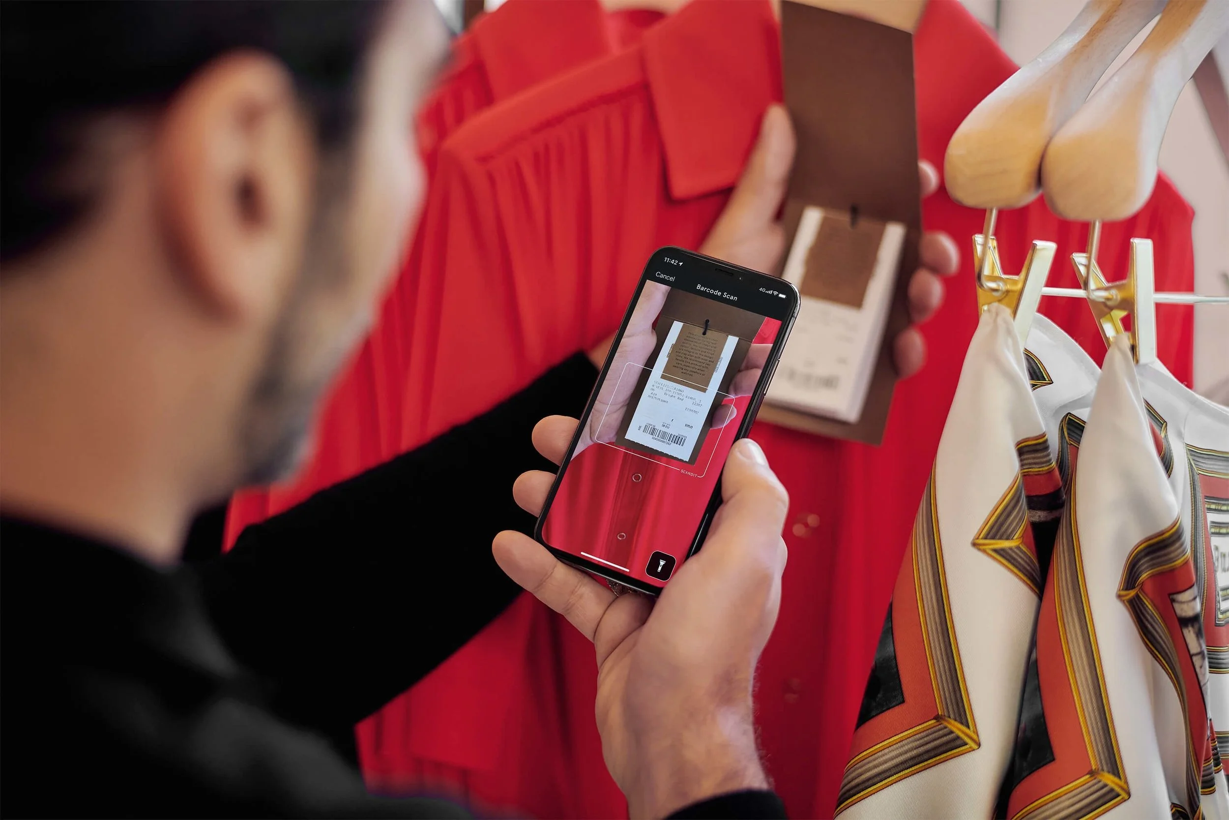 Apple and Burberry develop ‘R Message’ chat tool for personalized shopping