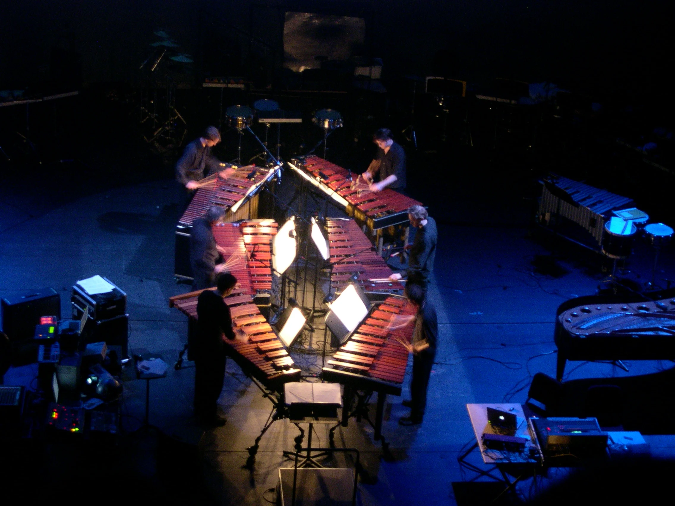 Steve_Reich_six_marimbas.jpg