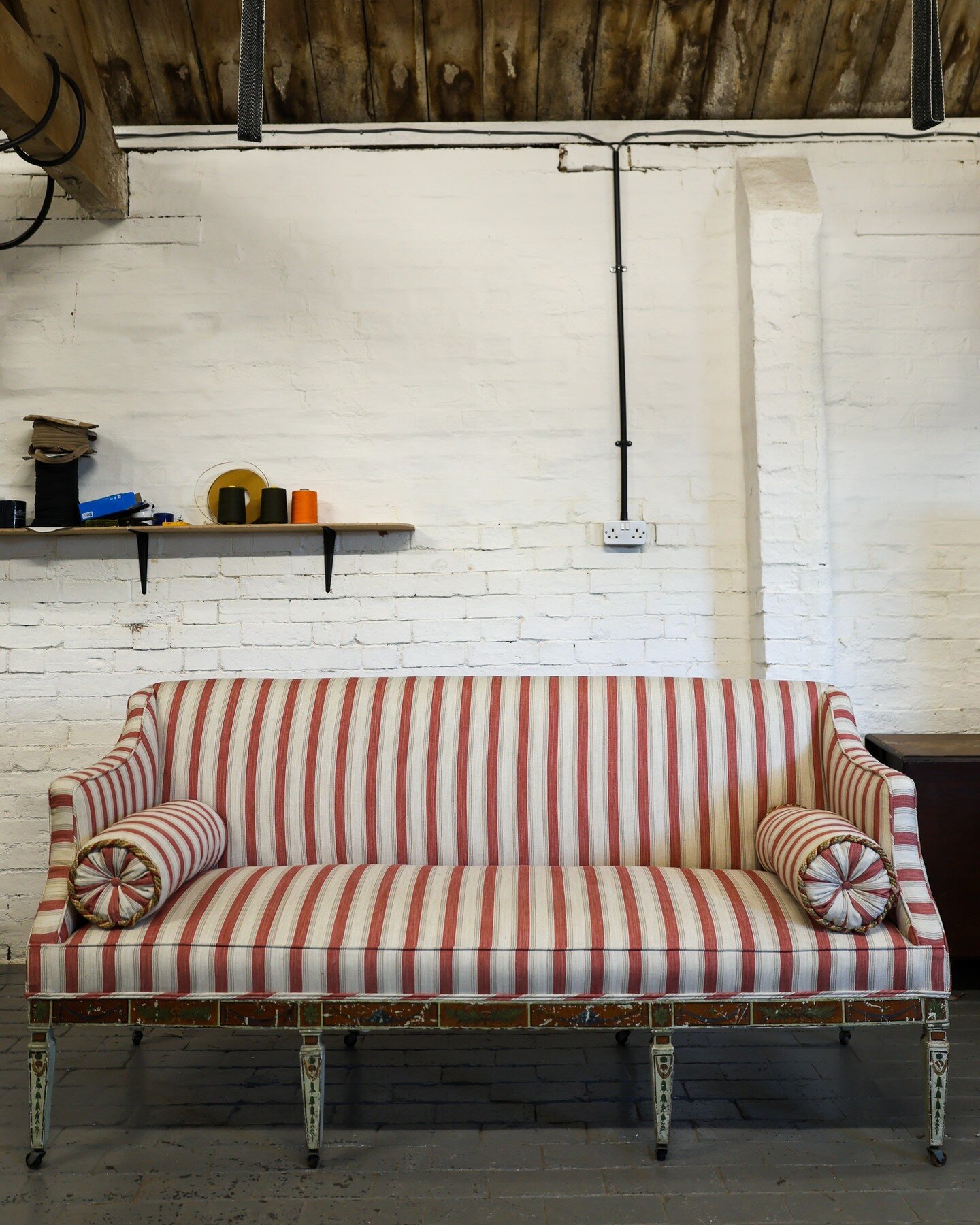 Couple of nice upholstery projects in @colefaxandfowler prints.