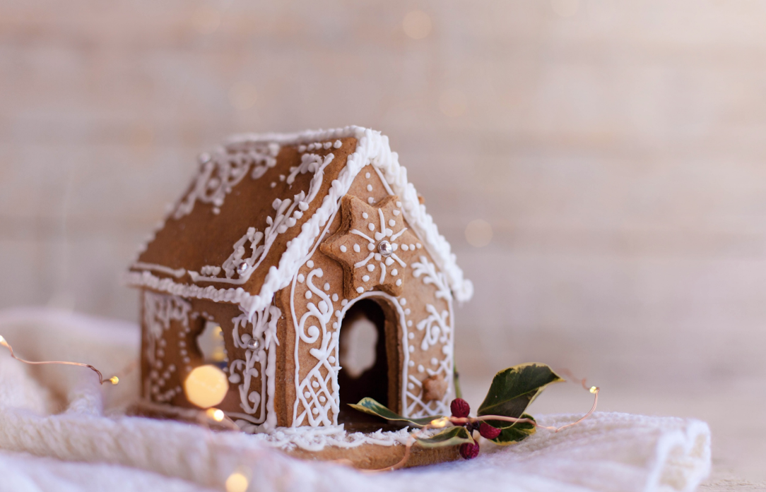 The Gingerbread House Exhibit by Dover Vocal Music