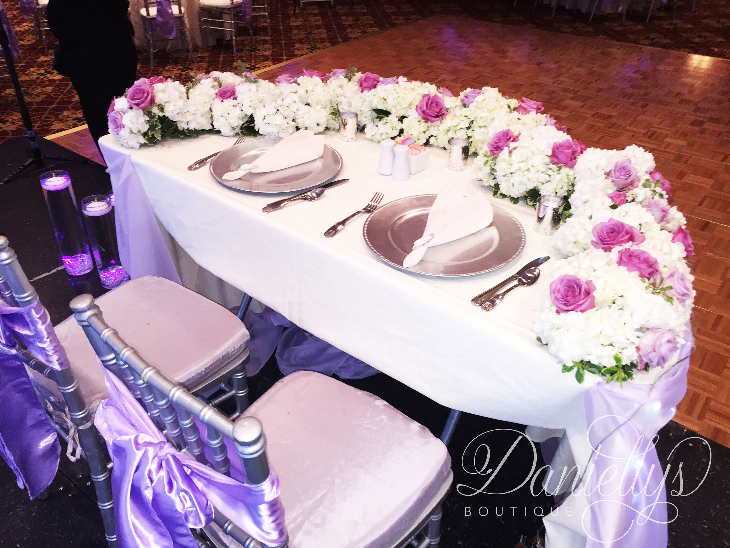  Sweetheart table floral garland 