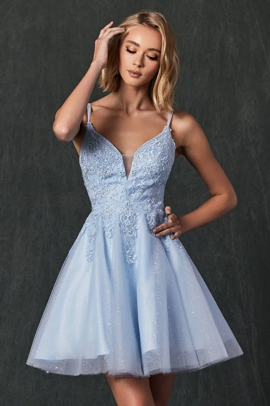Short ice blue homecoming dress and dama dress.