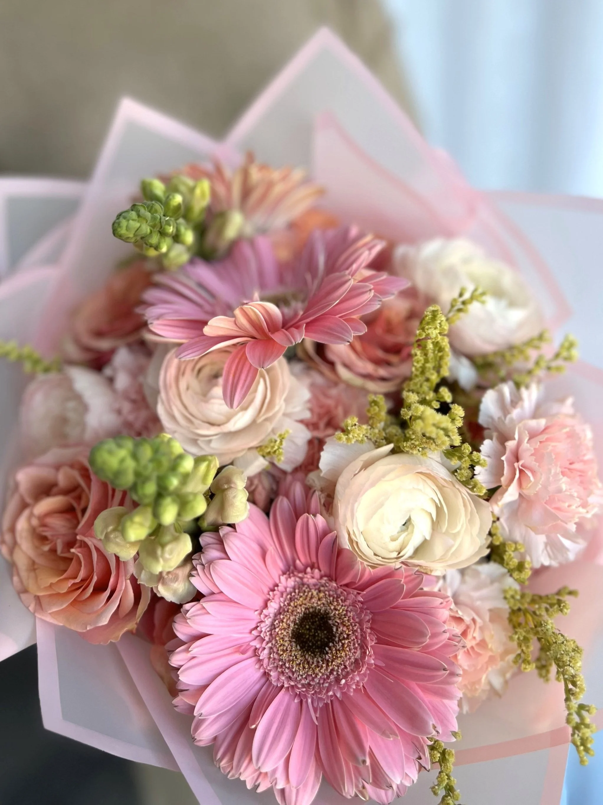 Shades of pink floral valentine bouquet, serving loudoun county and fairfax county virginia, sterling virginia, herndon virginia, reston virginia.