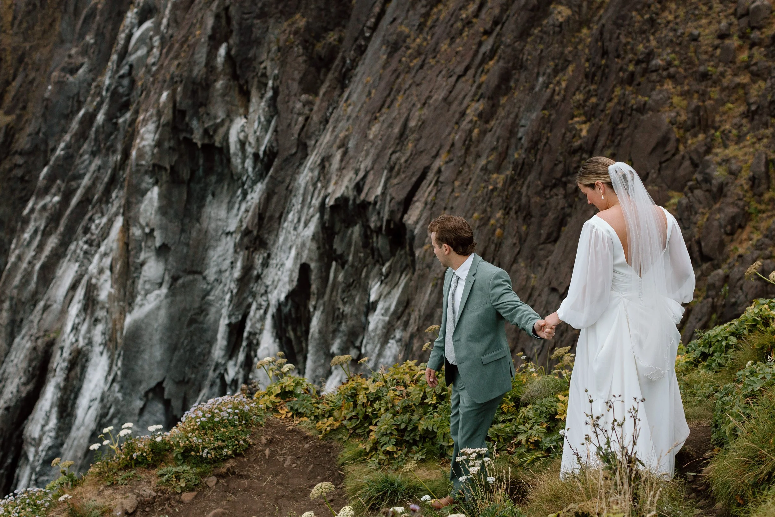 Oregon coast cliffside elopement