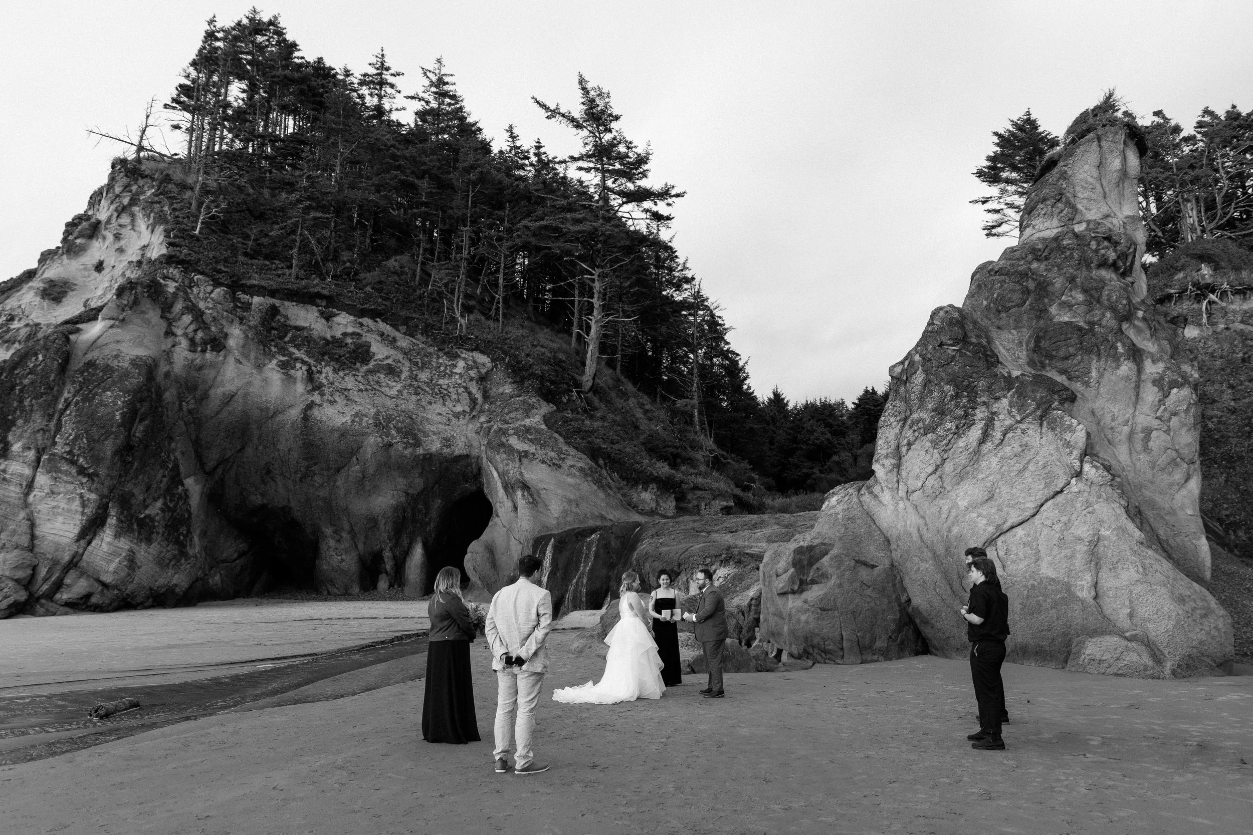 Hug Point Elopement ceremony 