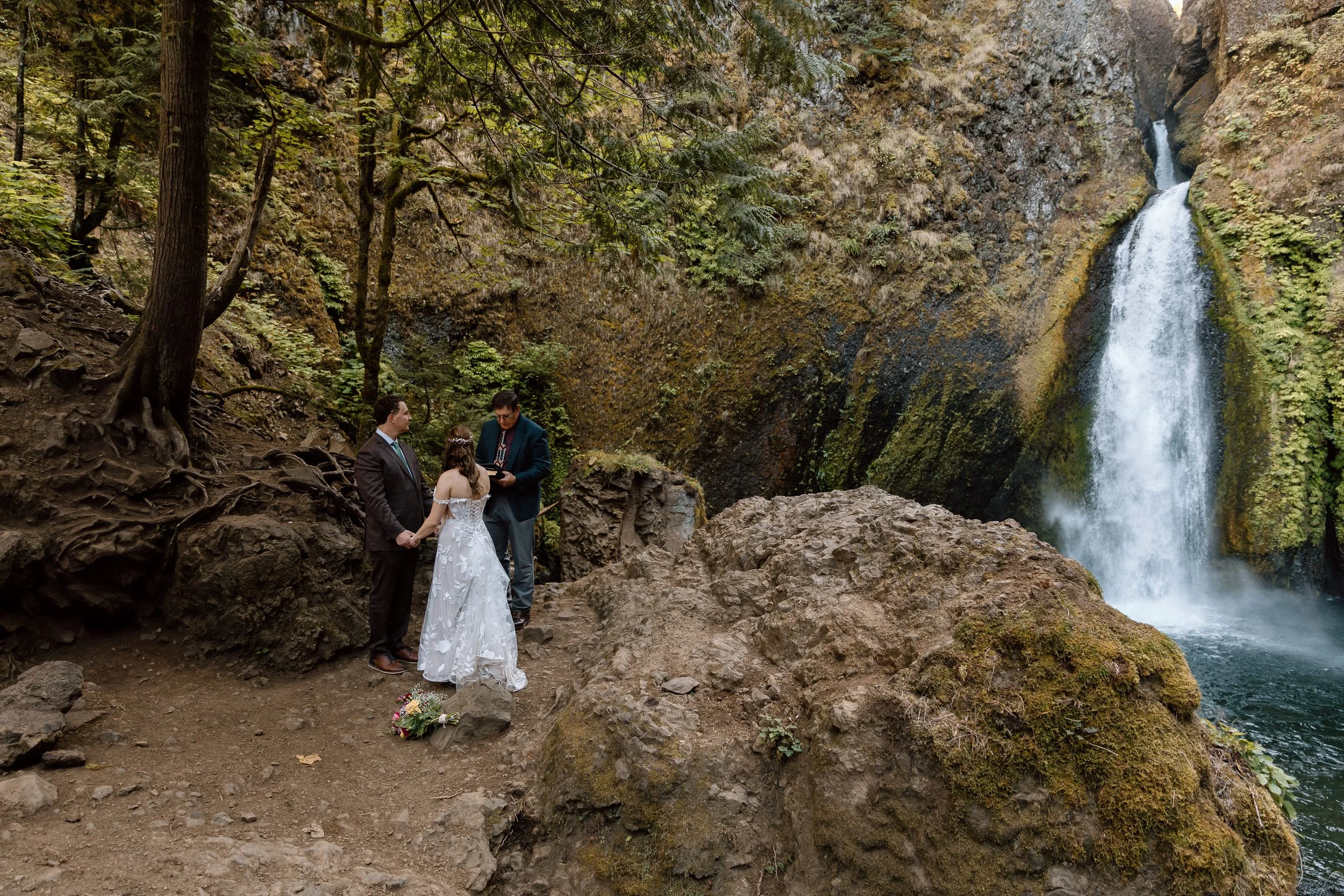 Columbia Gorge elopement 