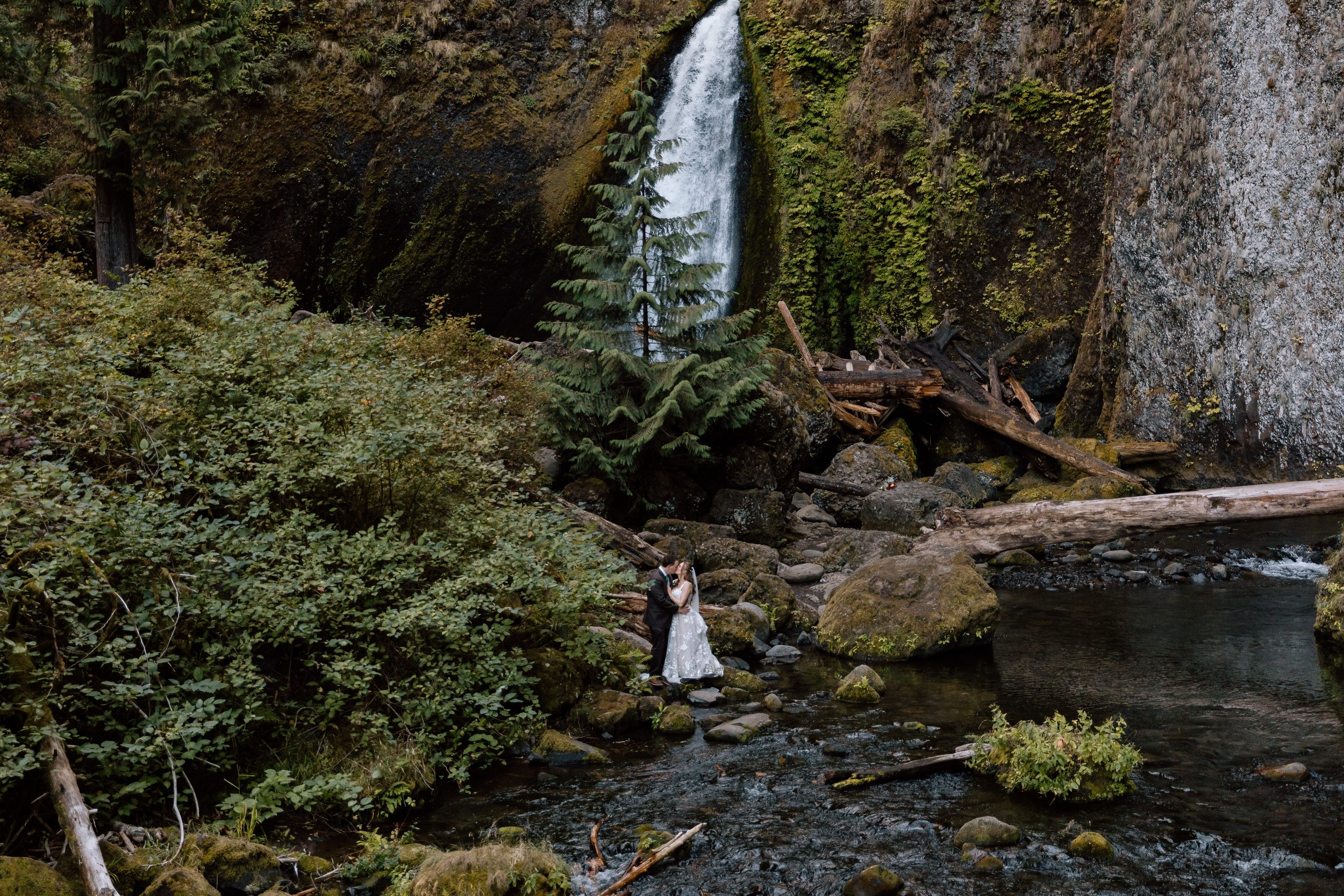 Columbia river gorge elopement