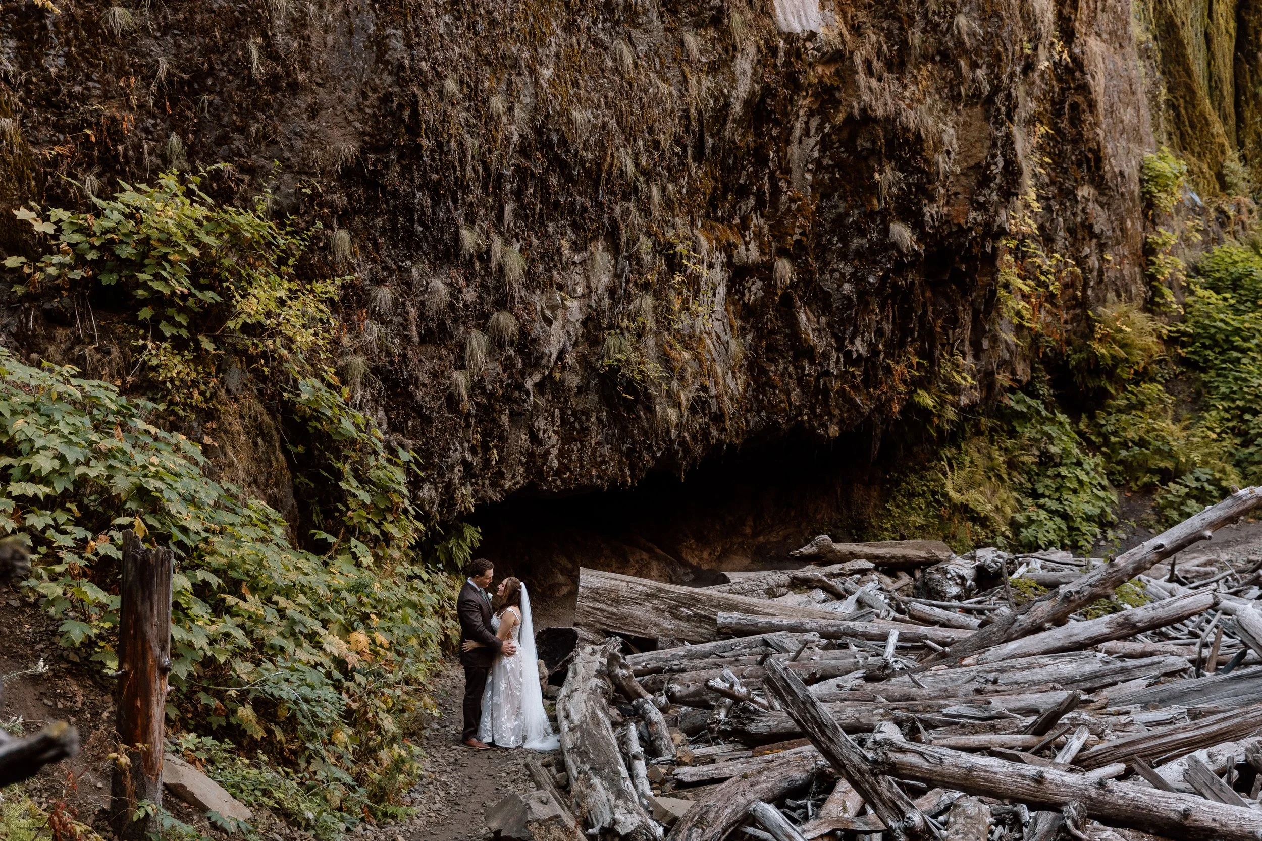 couple during their Columbia gorge elopement 