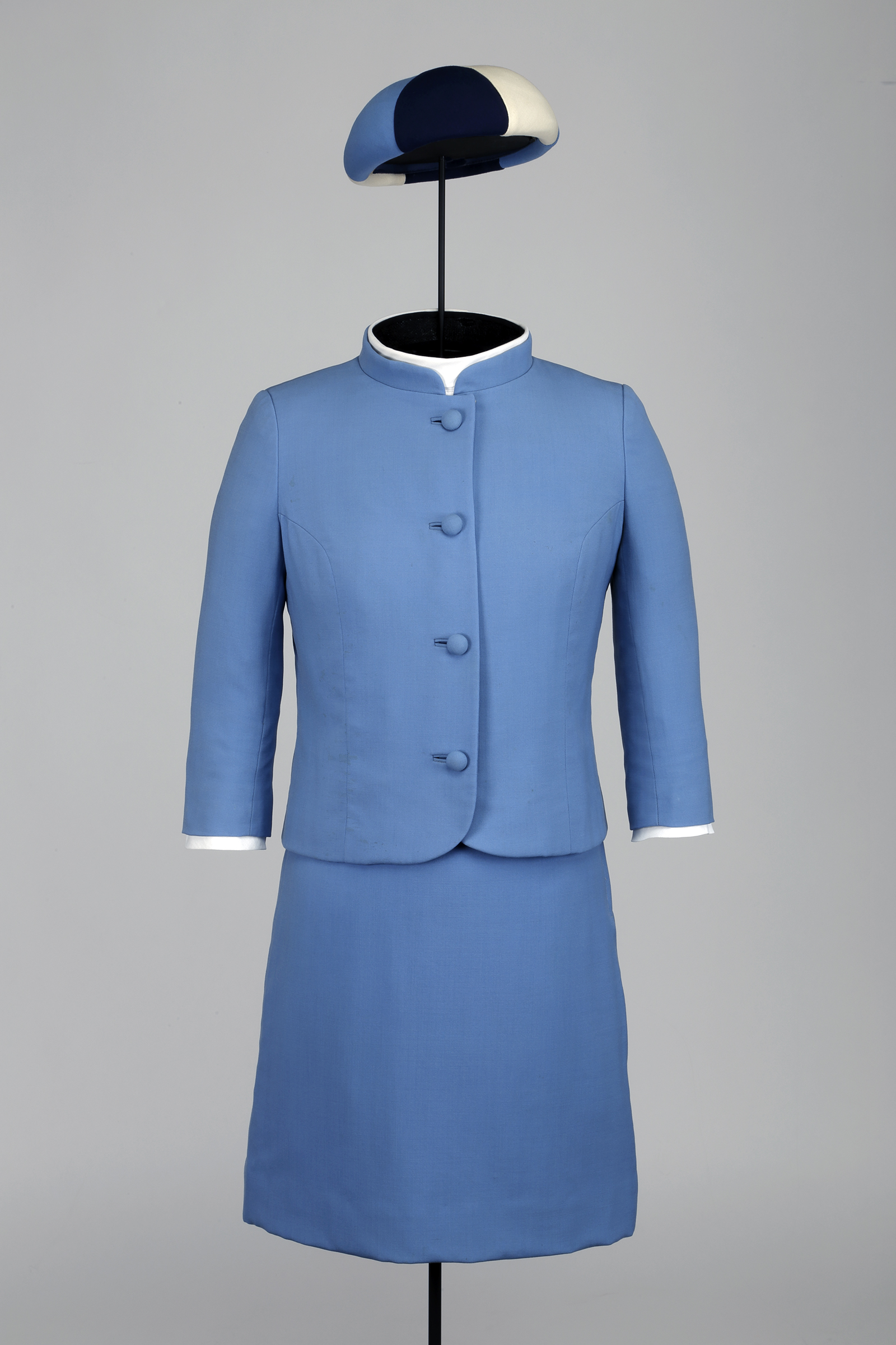 Uniforme d’hôtesse, Expo 67 1967 - Par Michel Robichaud Don de Sybilla J. Mannsfeldt © Musée McCord, M2012.50.1 1 -4