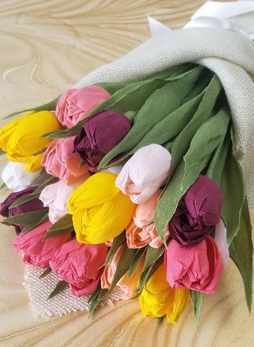 crepe-paper-tulip-bouquet-angle-alt+(1).jpeg