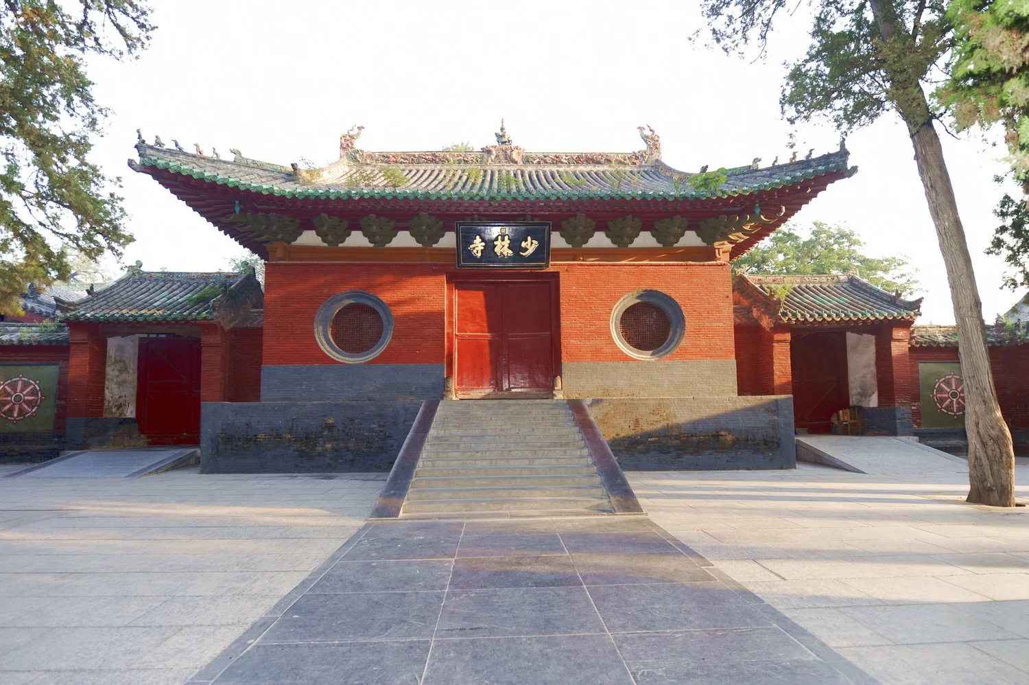 Shaolin Temple –is the origin of Chinese Zen Buddhism and the cradle of Kung Fu. The Shaolin Monks have been practicing Kung Fu for over 1,500 years. We will see the actual training ground with the monks’ footprints. Many martial arts movies selected Shaolin Temple as the shooting site. We will visit the “Pagoda Forest”, one of the solemn places and the biggest monks’ cemetery in the world with about 250 pagodas in Shaolin Scenic Spot. Then visit “Temple Complex” the place where large-scale ritual activities take place and living accommodation of monks.