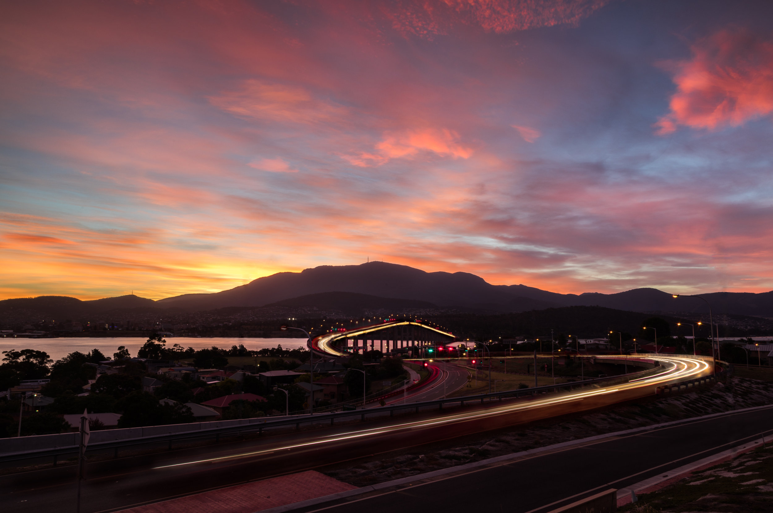 Tasman Bridge/chasing lines
