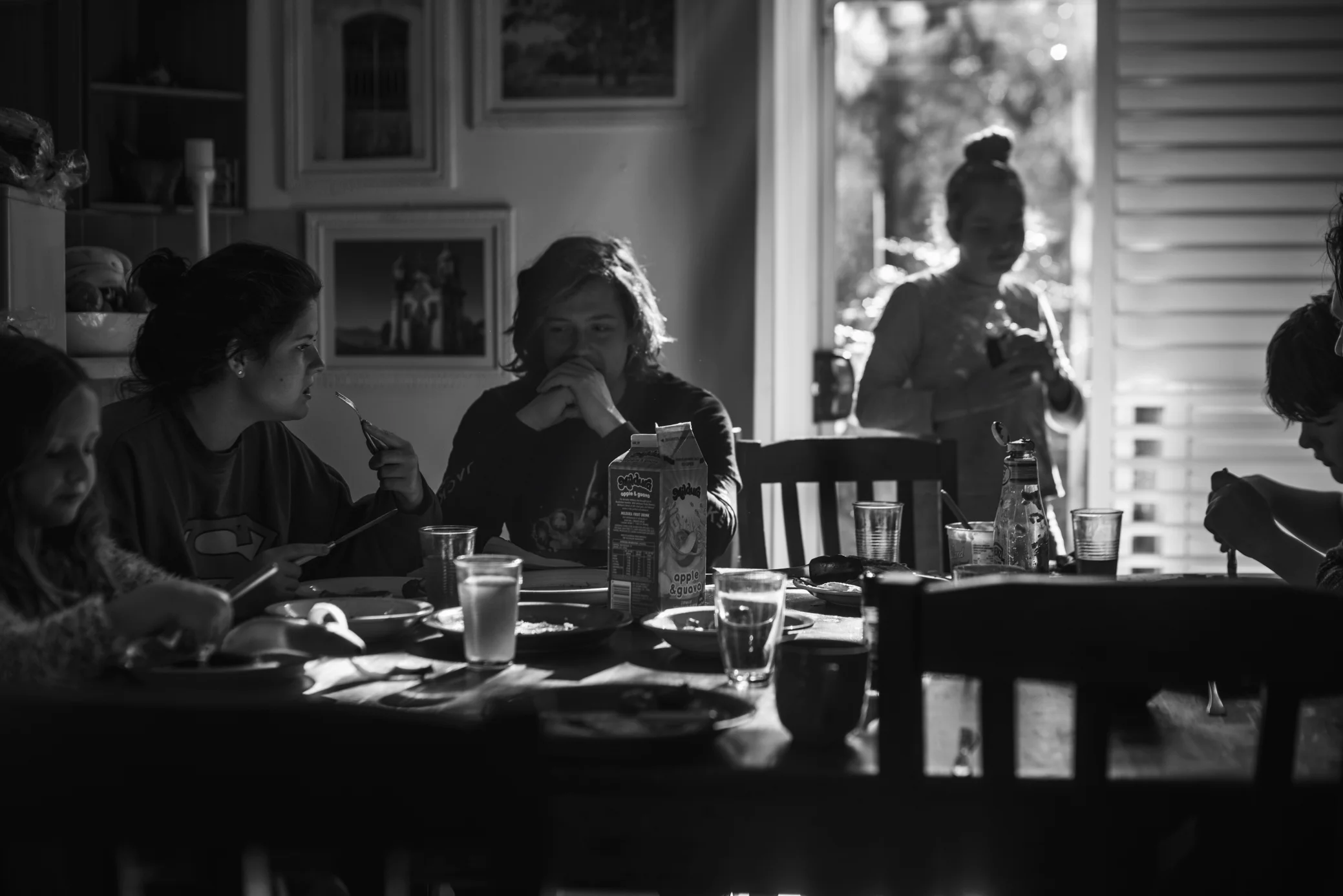 family eating breakfast at kitchen table by Sydney photographer, Cindy Cavanagh