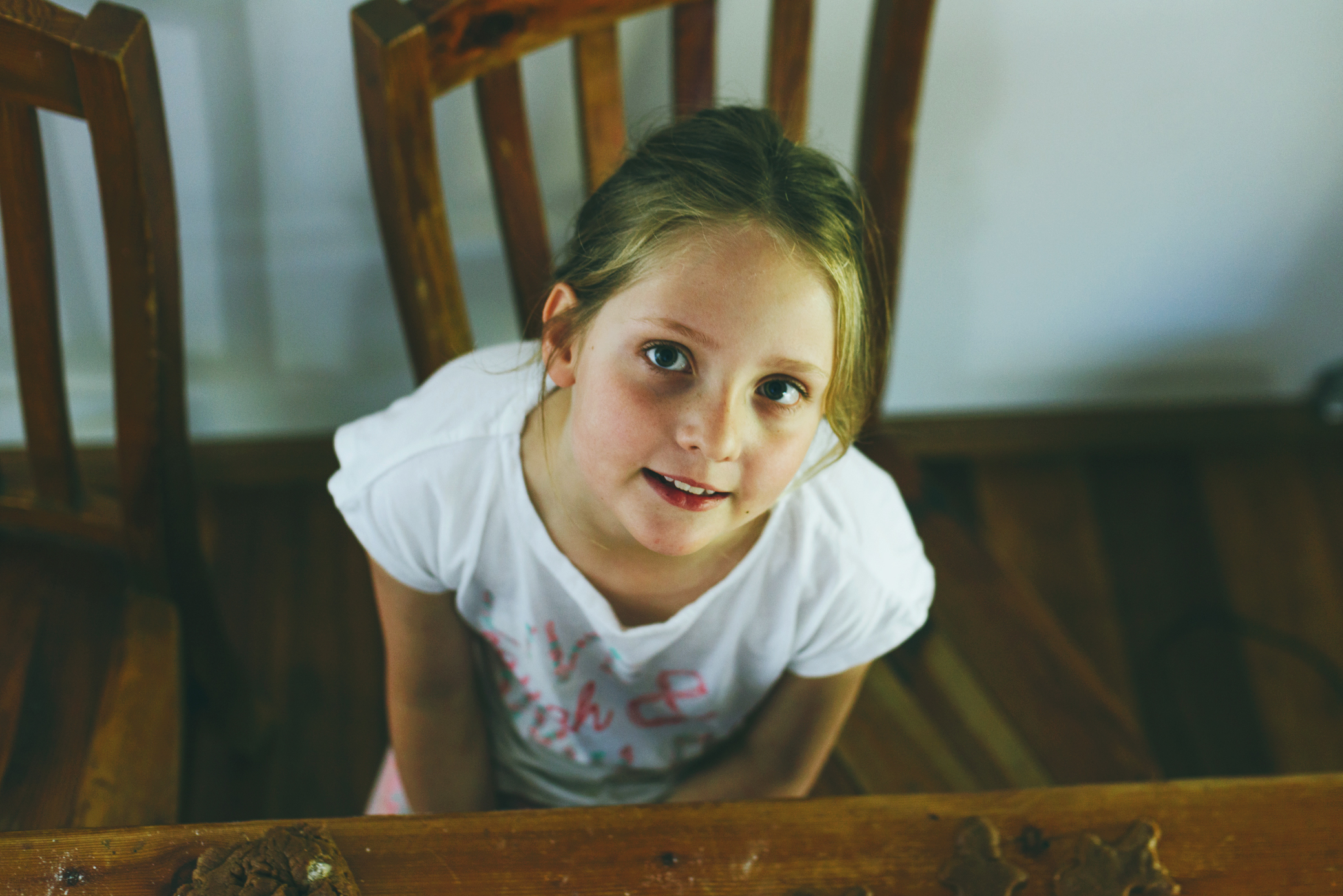 Sydney lifestyle photography by Cindy Cavanagh. Girl at the kitchen table