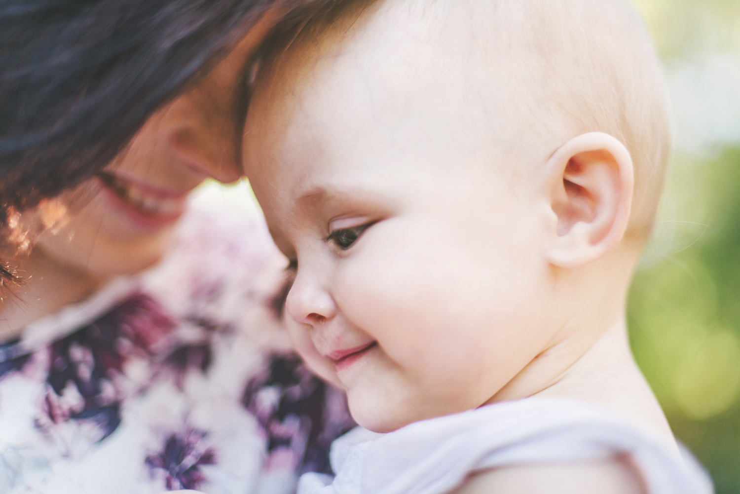 Beautiful motherhood portraits in Sydney by Cindy Cavanagh