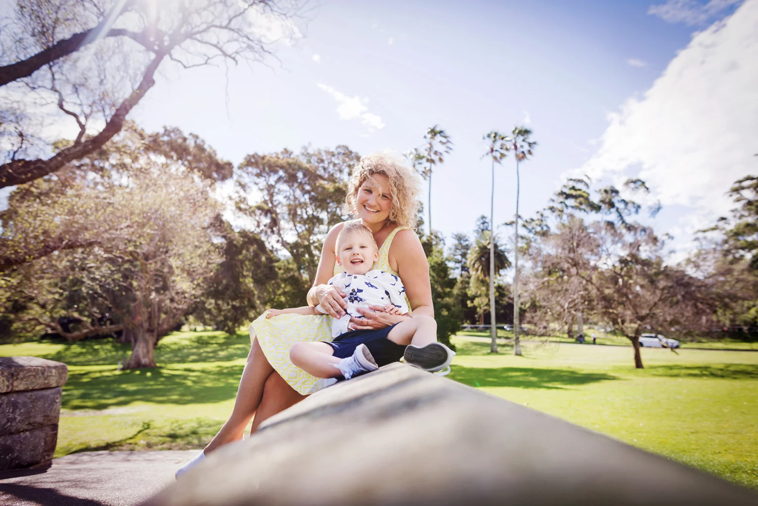 A pretty motherhood portrait in Sydney by Cindy Cavanagh