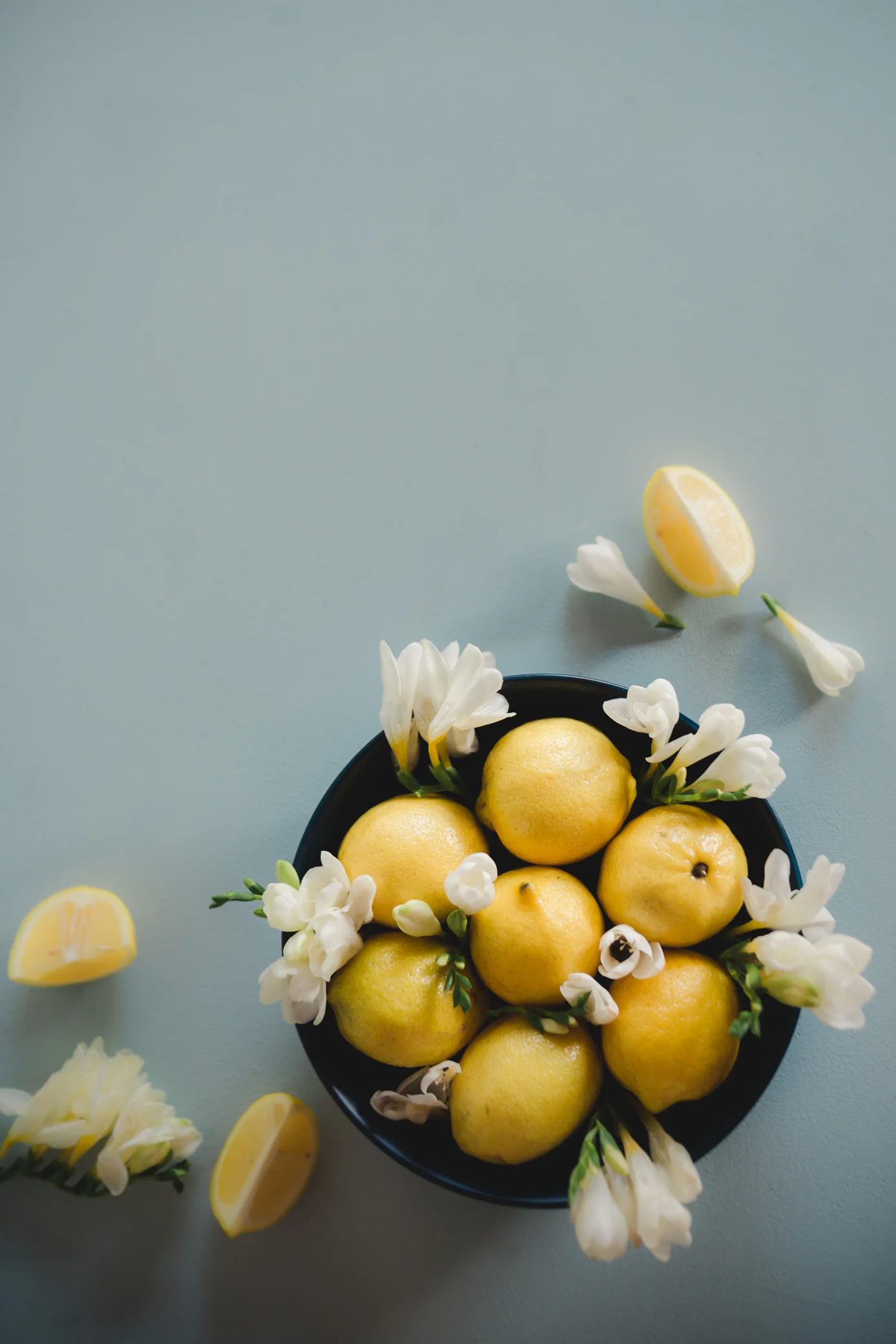 flatlay-photographer-sydney-lemons-and-frescias