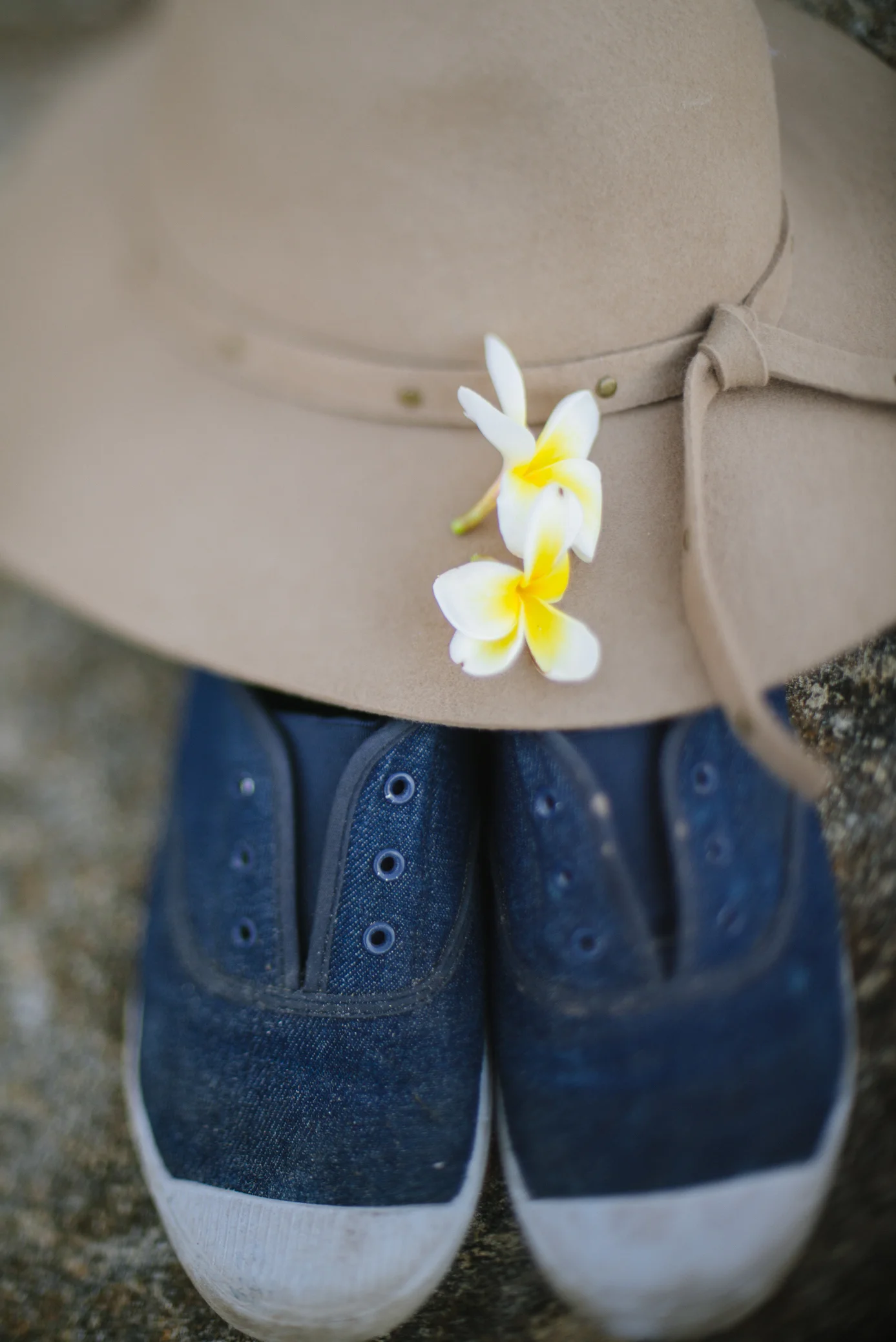 northern-beaches-still-life-photographer-canvas-shoes-and-hat