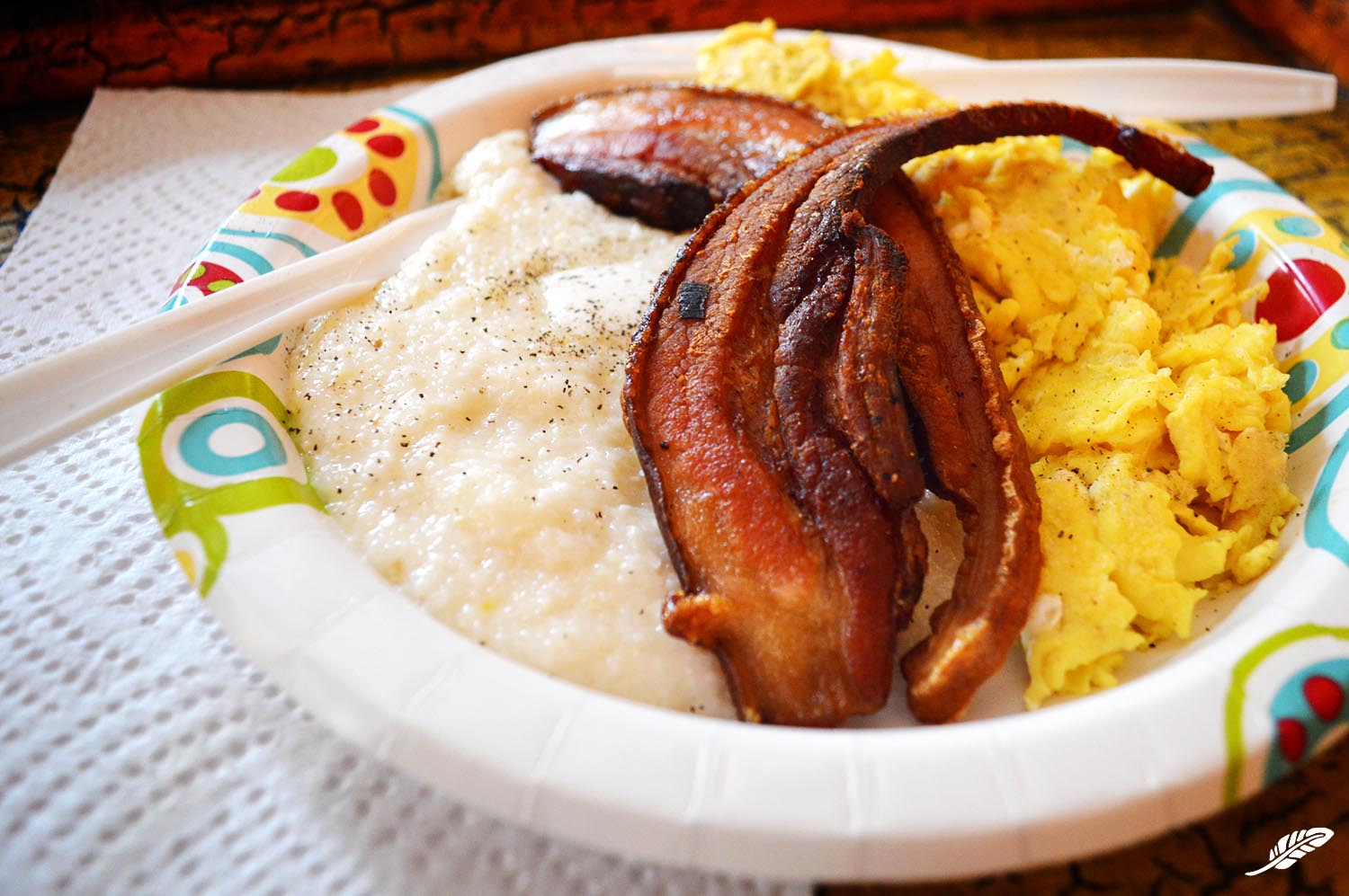 cheeskitch-160528-country-grits-bacon-eggs-2-1500.jpg