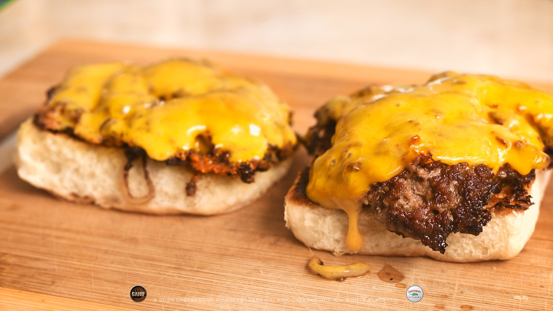 cheeskitch-230813-sand-beef-cheddar-smashburger-with-cheese-1-1920-hor.jpg