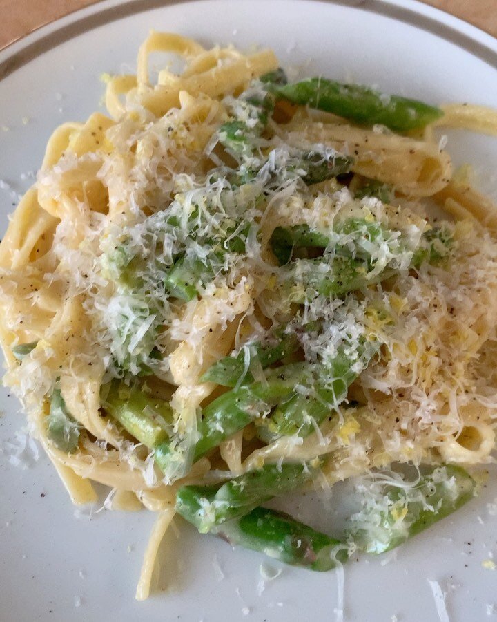 Parmesan fonduta in less time than it takes to boil the pasta. Melt Parmesan, creme fraiche, garlic and an egg yolk over a double boiler for 6-8 minutes and you&rsquo;re done! Watch my stories for link to recipe. #parmesanfonduta