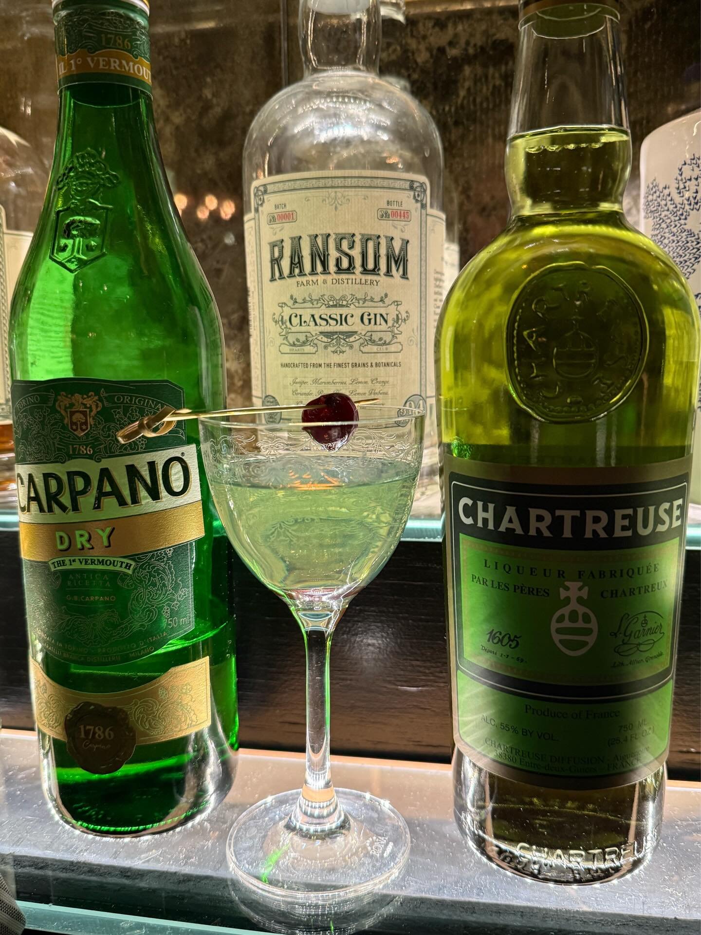 ✨🎄GRINCH ALERT! The Grinch Who Ransomed Christmas. A festive White Negroni-inspired blend of Ransom Gin, Chartreuse and Carpano Vermouth that will get you ready to deck the halls with boughs of holly! 💚🎅🍸 {📸: @xsssiv1 }#thegrinch #chartreuse #ca