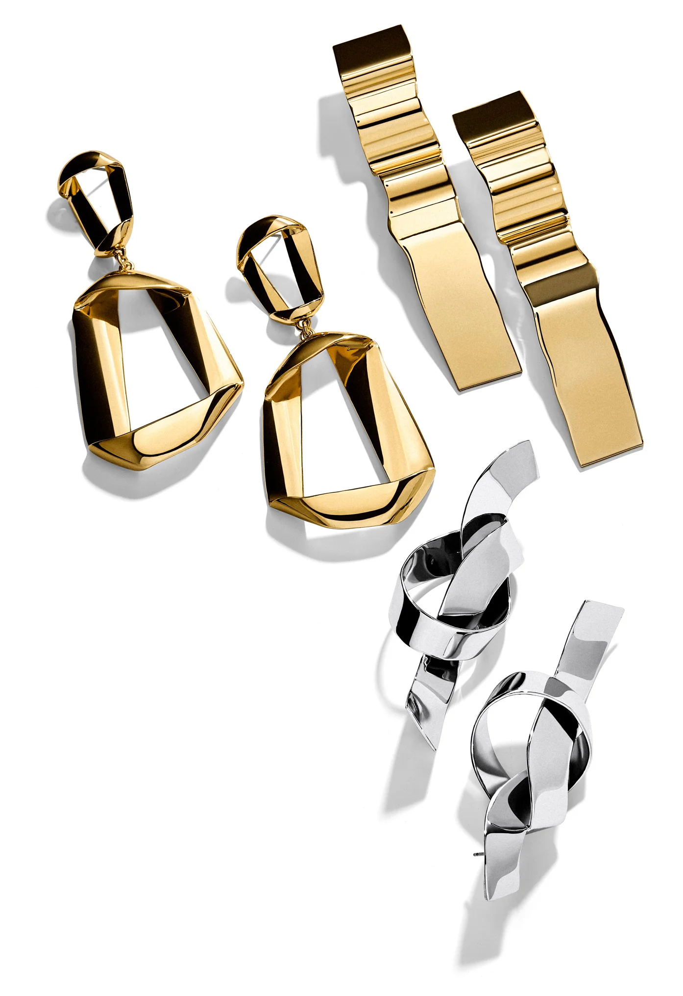 2.13_MustHave_Fluid_Metal_Earrings_38.jpg