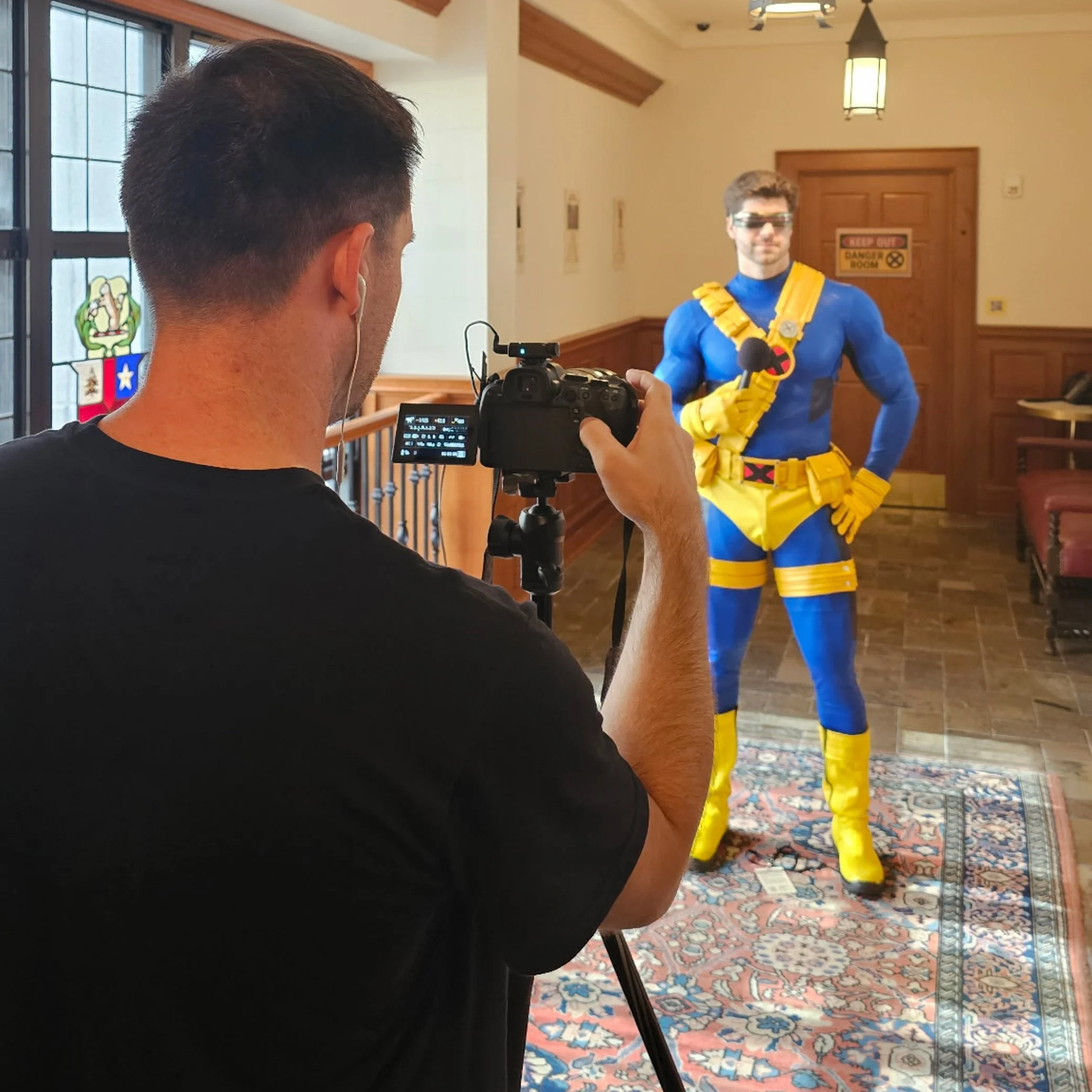 I had an absolute blast filming the Uncanny Experience last weekend. It was a whirlwind of excitement and spending time with friends, both old and new. 

Thank you @wisecrackingblonde for taking these BTS photos and for spending time with me all week