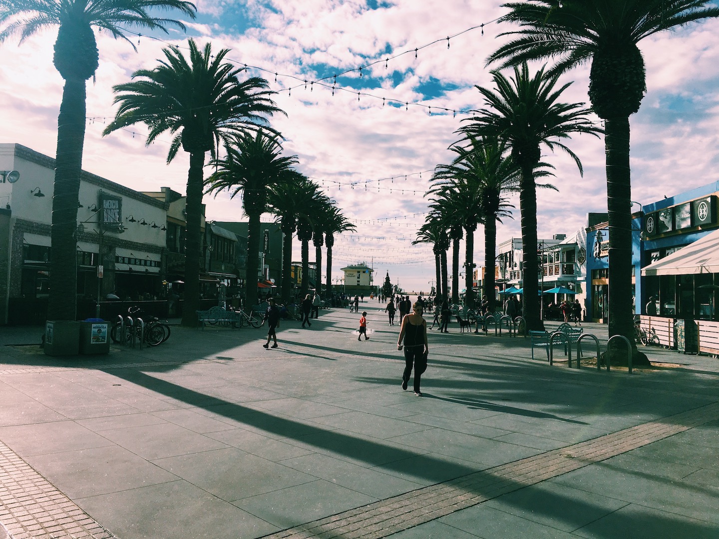Saturday spent in Hermosa Beach. We went for the best açai bowls out there at Paradise Bowls + enjoyed the warm weather. (P.S - Isa and Will were supposed to be back in Atlanta, but stayed an extra few days because of a rough snow storm that never really happened. ATL I luv u. )