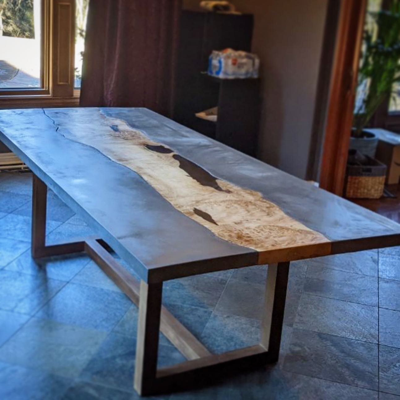 Custom concrete and live edge dining table made its way across the country to its new home! #custom #custommade #customfurniture #furniture #furnituredesign #design #interiordesign #table #luxury #artisan #artist #art #diningroom #etsy #woodwork #woo