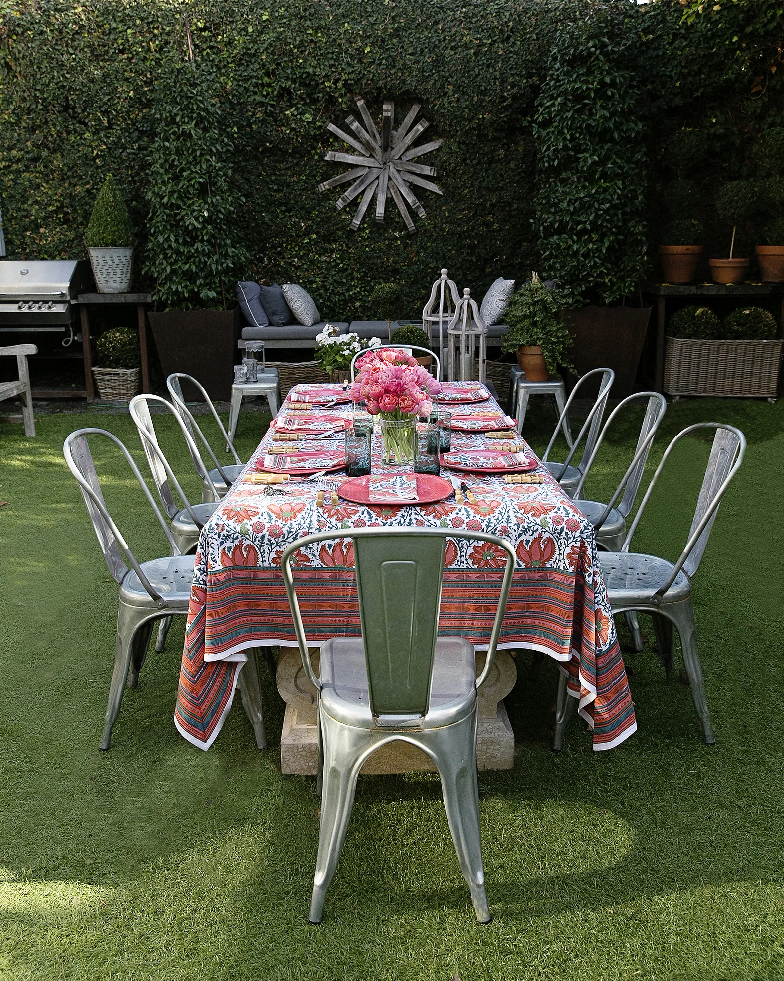 Tulip Table 024 copy.jpg
