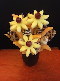 Butter Cup Bouquet One of our most popular bouquets. Milk and white chocolate covered strawberries and apples with swirls of butterscotch. Cantaloupe wedges and pineapple daisies make this one of our favourites. $46/$56/$66 Send Request