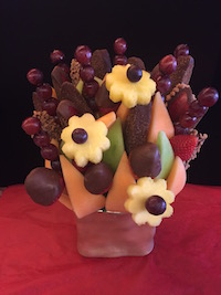 Applelicious Bouquet A wonderful variety of honeydew, cantaloupe, grapes, strawberries plain and dipped in milk chocolate. This one also has added apples with skor and milk chocolate. $65/$75/$85 Send Request