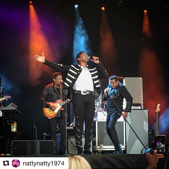 Thank you! 💜

#Repost @nattynatty1974 (@get_repost)
・・・
#thejacksons #greenwich #ilovelondon #jermainejackson