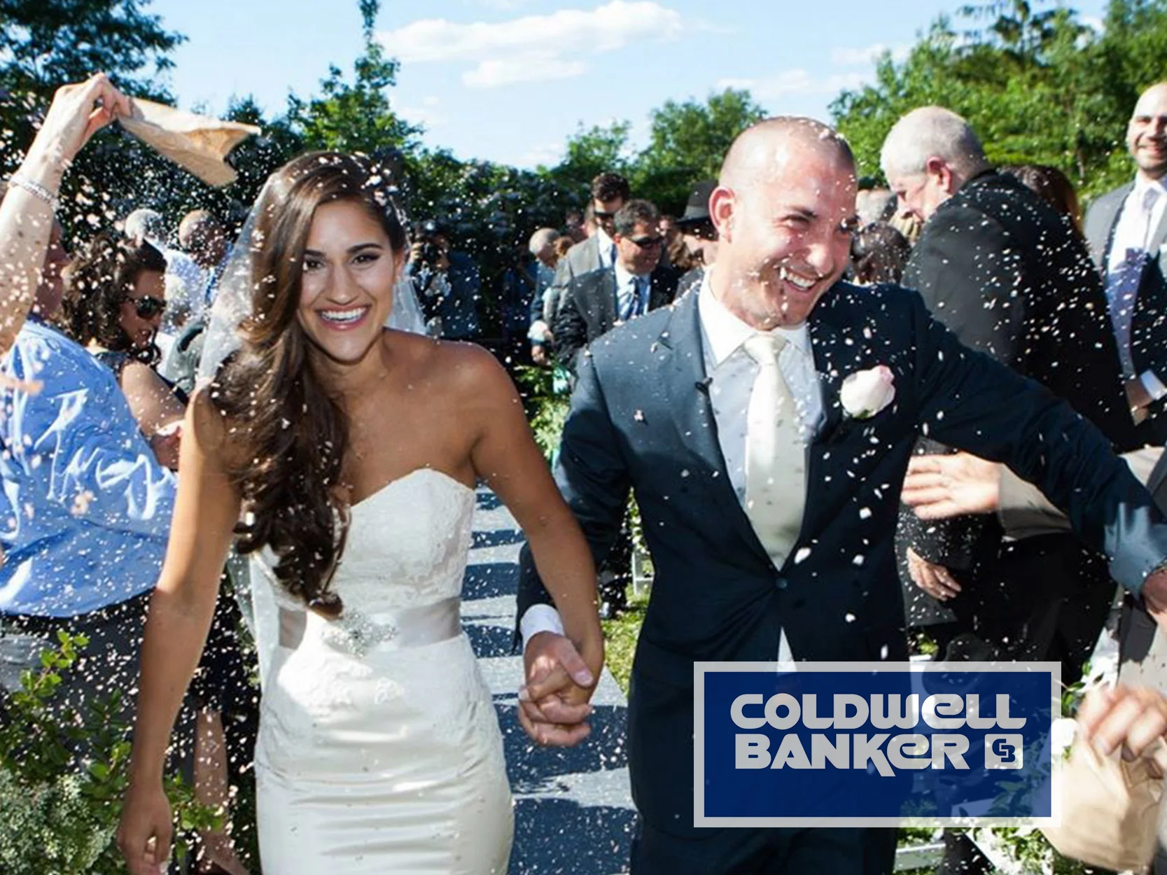 COLDWELL BANKER: AN EXPERT GUILD TO BACKYARD WEDDINGS