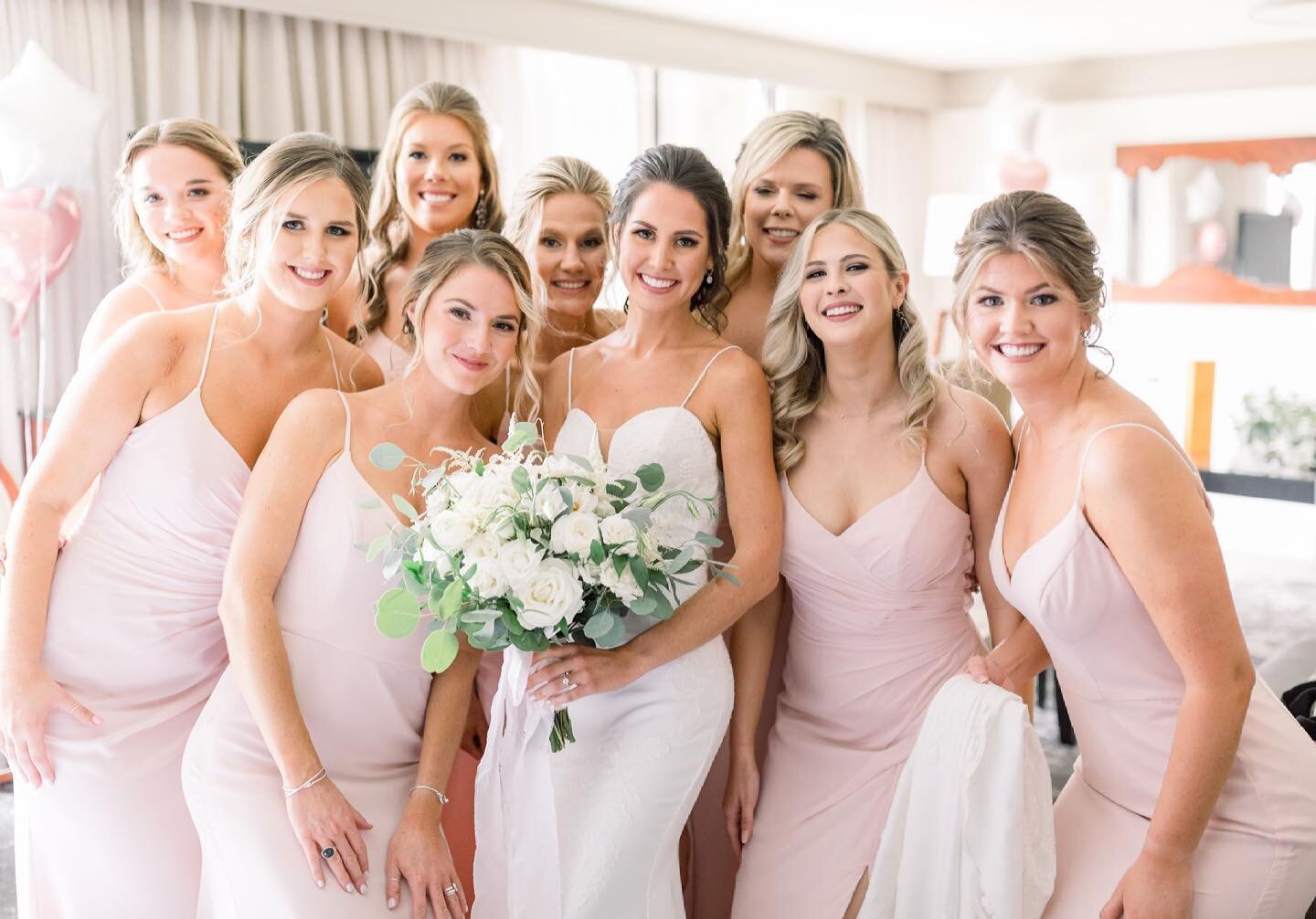 Our gorgeous EVJ bride Kerry and her maids💗