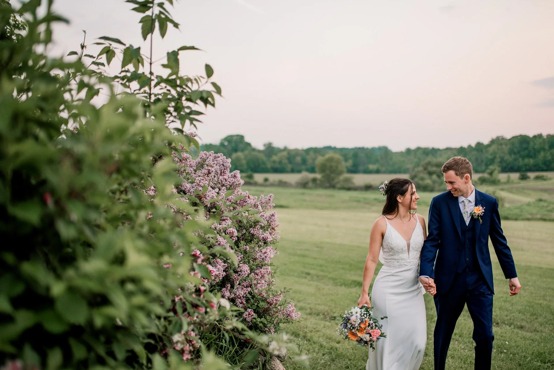 West Bend, Wisconsin Wedding Photographer | Elderberry Manor Wedding Photos &amp; Outdoor Wedding Inspiration