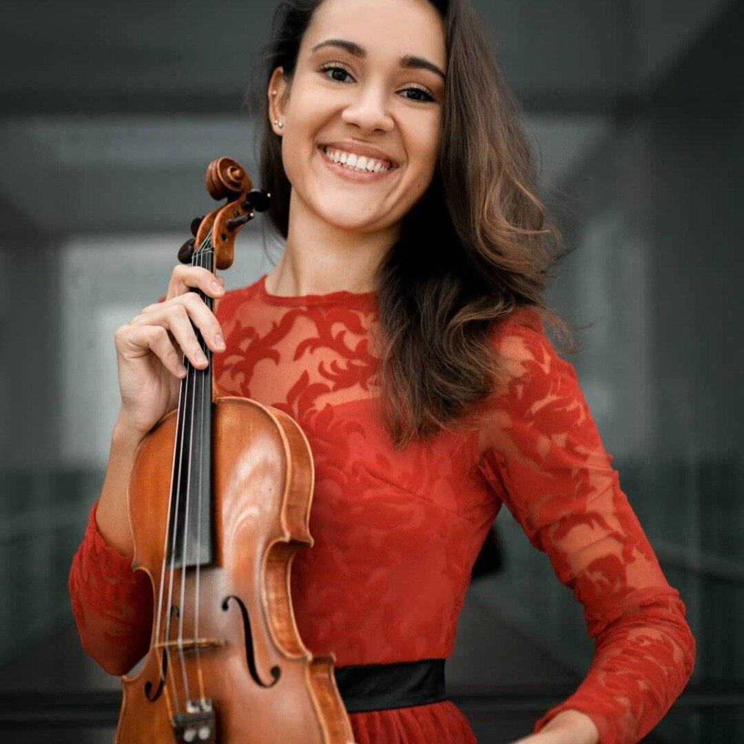 We are so pleased to announce our latest incredible teacher, @olena_kolibaba! 🎻
Olena Kolibaba entered music school in her native Ukraine, where she began taking violin and piano lessons at the age of six. After years of continuous practice, winning