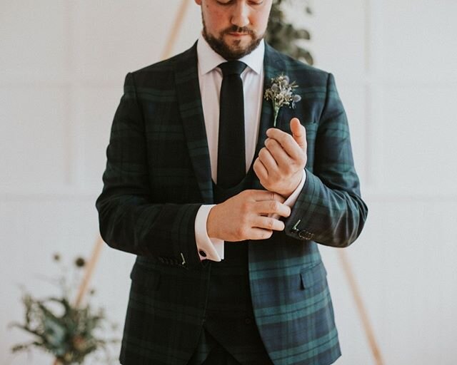I'm normally all about my gorgeous brides (sorry boys) but just loved this suit on @jackochef - so much attention was given to the little details at this wedding, it was a real stunner!⠀⠀⠀⠀⠀⠀⠀⠀⠀
⠀⠀⠀⠀⠀⠀⠀⠀⠀
#groomsuit #details #thistle ⠀⠀⠀⠀⠀⠀⠀⠀⠀
@hanna
