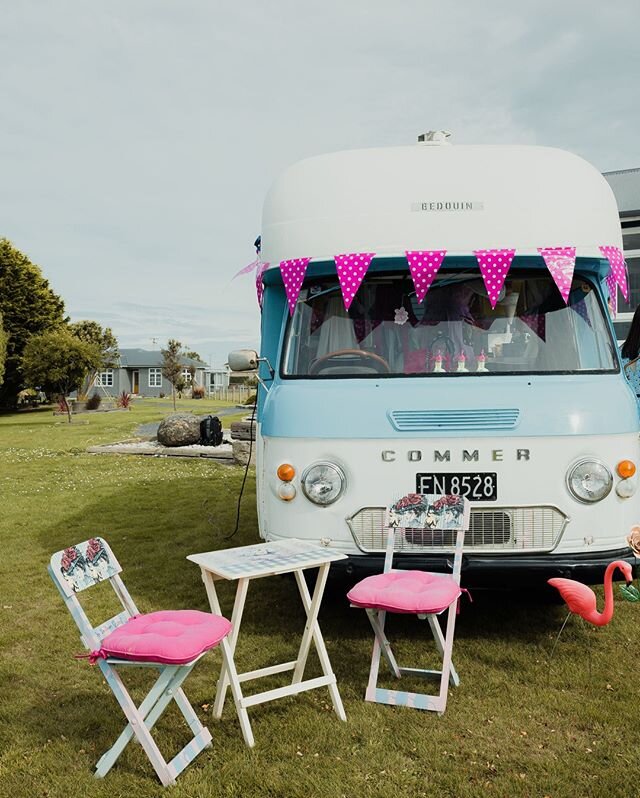 The cutest little ice cream truck came to visit - special treats for Anna and Petes wedding guests on a hot afternoon.⠀⠀⠀⠀⠀⠀⠀⠀⠀
⠀⠀⠀⠀⠀⠀⠀⠀⠀
#vintagetruck #icecream⠀⠀⠀⠀⠀⠀⠀⠀⠀
.⠀⠀⠀⠀⠀⠀⠀⠀⠀
@Vicki-Maree Yarker.⠀⠀⠀⠀⠀⠀⠀⠀⠀
@georgiedaniellphotography