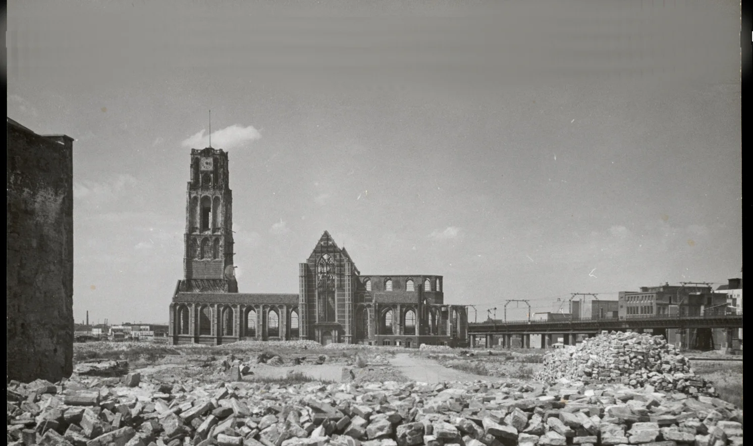 Bombardement Laurenskerk 8.jpg