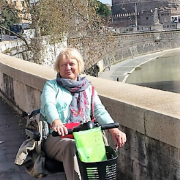 Bella D’Arcy reed “in rome after having my scooter carried up steps by a ‘roman soldier’…there are perks…”