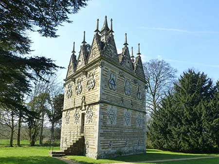 Rushton Triangular Lodge