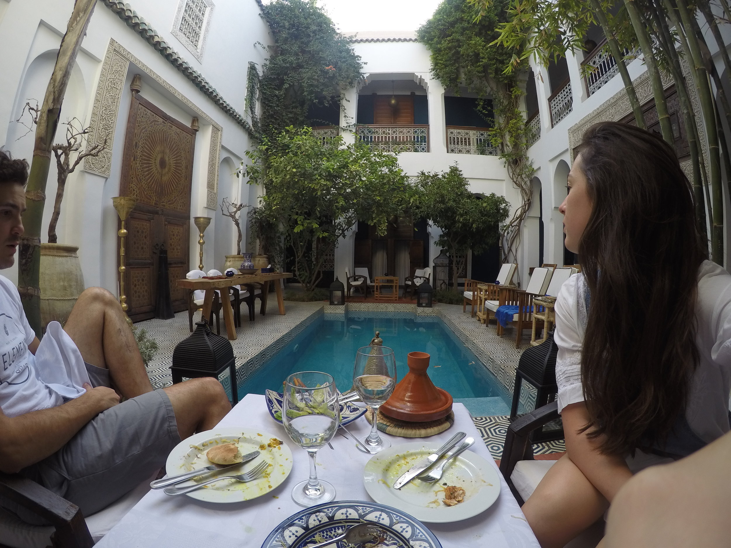 Lunch next to the pool in Riad Les Yeux Bleus