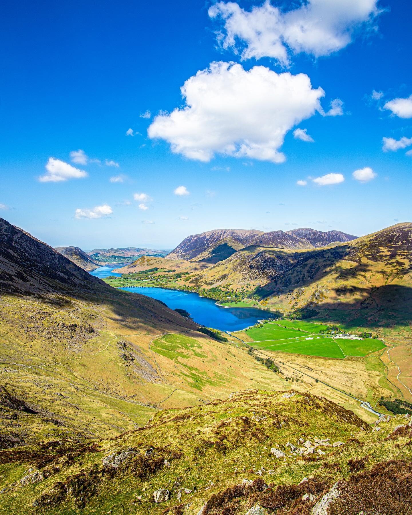 Finally got to some of our Lake District shots from our postponed honeymoon! This one overlooks Buttermere on the way up the Haystacks walk, it was a hot day, but a very rewarding one! 🥾🥾🏔
&bull;
&bull;
#lakedistrict #lakedistrictnationalpark #lak